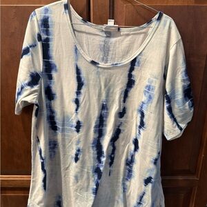 LuLaRoe Blue and White Tie-Dye Short Sleeve Top